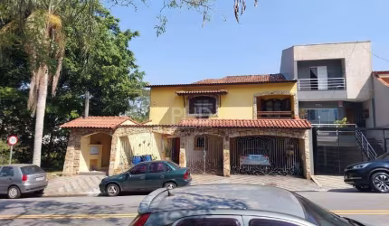 Sobrado 3 dormitórios e 5 vagas