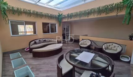 Sobrado Alto Padrão, com 250m², 2 Suítes, 3 Vagas, Churrasqueira e Quintal, Fundação, São Caetano do Sul