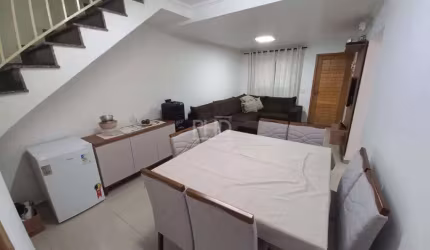Sobrado Semi Novo à Venda no Bairro Parque Oratório - Santo André