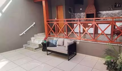Sobrado com 3 suites - 210 metragem - 4 vagas de garagens - Sta. Terezinha