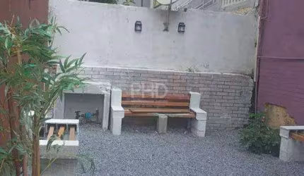Casa comercial está em uma localização excelente, próxima à Avenida Portugal em Santo André,