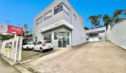 Excelente Galpão Comercial na Rua Joinville