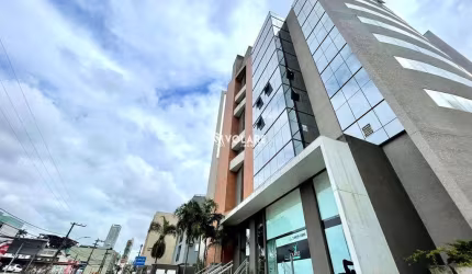 Sala comercial para locação com 43m², 1 banheiro e vagas por R$ 1.690,00!