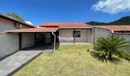 Casa com 2 dormitórios - Velha Central R$ 399.000,00