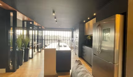 Apartamento com 2 Quartos sendo 1 suíte, 100% mobiliado por R$ 650.000