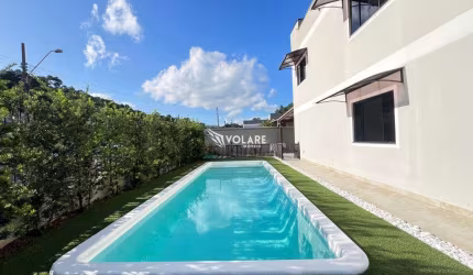 Casa com piscina,  à Venda por R$ 850.000