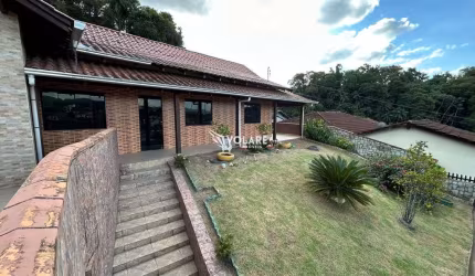 Casa á Venda com 3 dormitórios, 138 m² por R$ 700.000,00