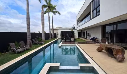 Sobrado de Alto Padrão no Saint Patrick – 4 Suítes, Piscina Olímpica, Academia Privativa e Estuda Permuta!