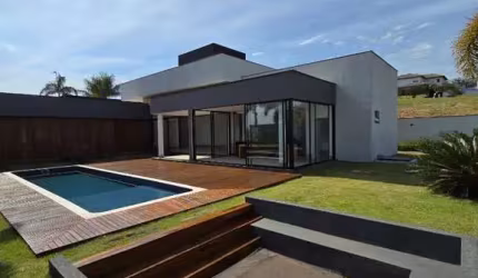 Casa Térrea Exclusiva no Saint Patrick – 4 Suítes, Fire Place, Piscina Aquecida e Total Privacidade!