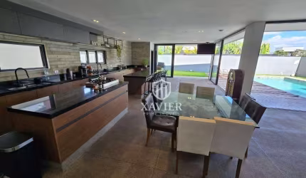 Sobrado de Alto Padrão no Alphaville Nova Esplanada 1 – 4 Suítes, Escritório, Piscina Aquecida e Adega Privativa!
