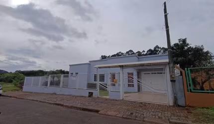 Casa à venda suíte+ 02 dormitórios no bairro Líder - Chapecó/SC