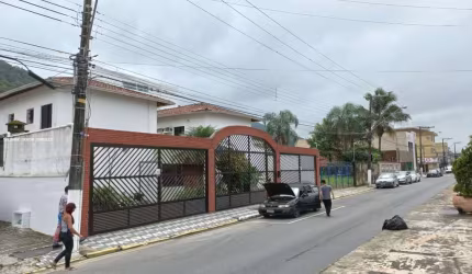 Casa para Venda em Mongaguá, Centro, 1 dormitório, 1 banheiro, 1 vaga