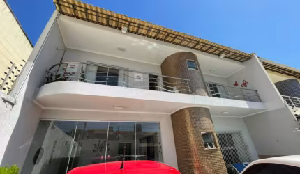 Excelente Duplex, 287m2, 5 suítes com 4 vagas, piscina e deck com churrasqueira.