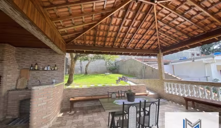 CASA IMPECAVEL EM CARAPICUÍBA COM CHURRASQUEIRA