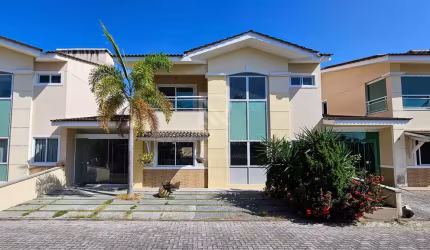 Casa em Condomínio de Alto Padrão - 195m² - 3 suítes - região sul