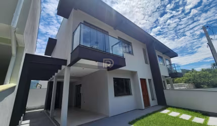 Sobrado à venda no bairro Forquilhas - São José/SC