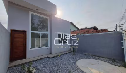 Casa linear no Terra Firme com 2 quartos, Rio das Ostras