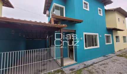 Duplex em condomínio no Jardim Mariléa em Rio das Ostras, 2 suítes