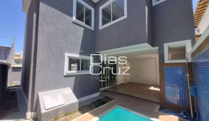 Duplex com piscina no Costazul em Rio das Ostras, 3 suítes
