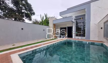 Casa linear com piscina em Rio das Ostras, 3 quartos