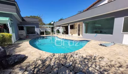 Casa linear no Mariléa com 4 quartos, linda piscina e sauna!
