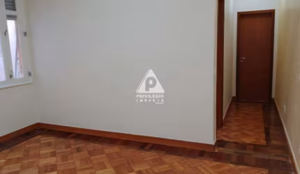 Apartamento 2 quartos totalmente reformado Centro.