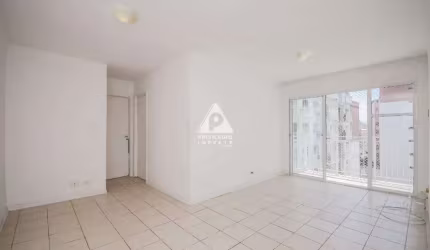 Apartamento 2 quartos sala com varanda infraestrutura total 1 vaga Centro.