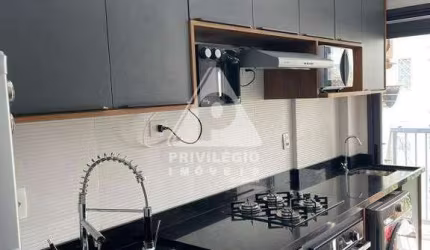 Quarto e Sala com varanda e vaga no Centro/Lapa.