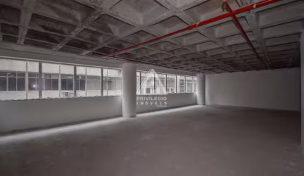 Sala comercial 302, Centro, 133 m², infraestrutura empresarial.