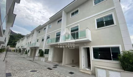 Casa Triplex condominio Residencial Florença 3 quartos 1 suite 1 vaga Jacarepagua Taquara