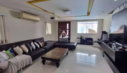 Casa Triplex 4 suites 1 master 2 vagas de garagem Condomínio Vivendas do Sol