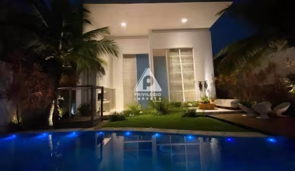 Casa residencial em condominio exclusivo à venda, 4 suítes, 560m²