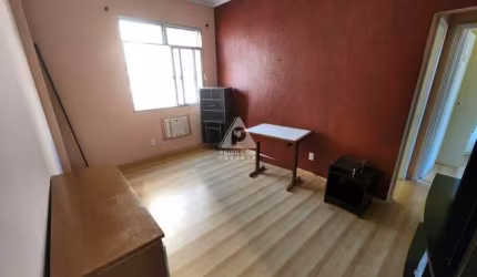 Ótimo apartamento de 2 quartos (vazio) na Rua Bom Pastor.