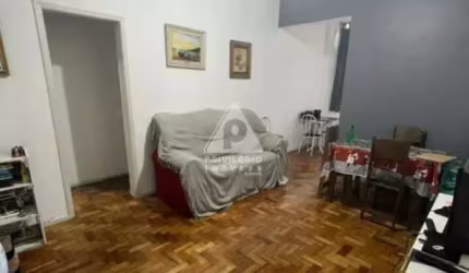 Apartamento 2 quartos, sala, DCE completa, sol da manhã