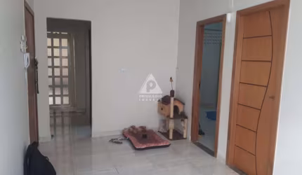 Imóvel de 120m² com 3 quartos sendo uma suíte e dependência completa