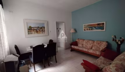 VILA ISABEL - Apartamento de 2 quartos, banheiro social, andar alto, vista livre, vaga de garagem.