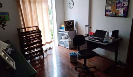 Apartamento de 2 quartos á venda, com sacada, em excelente localizaçaõ, no Largo do Verdun,