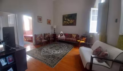 Privilégio Imóveis vende: Maravilhosa casa em estilo colonial, em uma das ruas mais tranquilas de Santa Teresa;