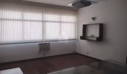 Apartamento à venda com 4 quartos, sendo 1 suíte, vaga na escritura, em rua valorizada próximo ao Metrô da Uruguai.