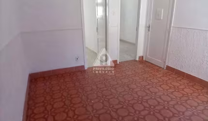Apartamento de 2 quartos, arejado com varanda no Estácio