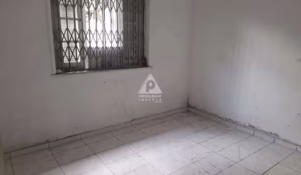 EXCELENTE APARTAMENTO À VENDA NO RIO COMPRIDO