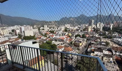 Apartamento de 2 quartos a venda, com varanda , vista Livre, na rua Uruguai