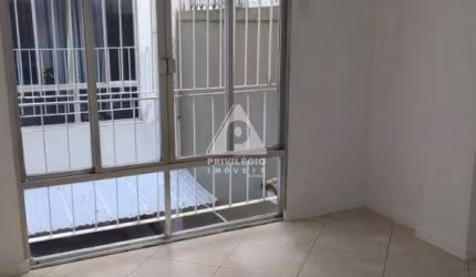 Excelente dois quartos com vaga de garagem na Tijuca