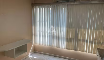 Sala comercial em frente ao Metrô da Saens Peña
