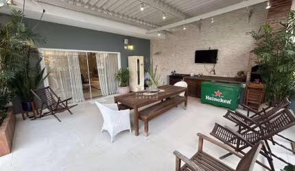 Cobertura linear, 3 quartos, churrasqueira e sauna.
