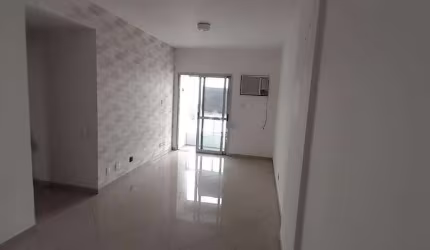 Apartamento na Tijuca com Quarto, Sala e Dependência Completa