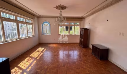 Casa estilo colonial com 6 quartos na Tijuca