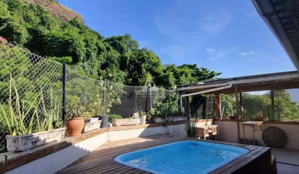 Apartamento 2 quartos sendo 1 suite com terraço privativo e piscina.