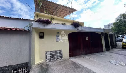 Casa a venda , 3 quartos , suíte, vaga, Rua Uruguai -Tijuca