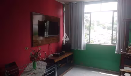 2 Quartos, Banheiro, Área de serviço, 2 vagas no condomínio